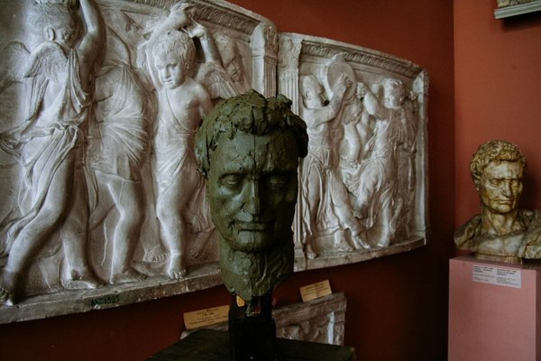 Aménagez votre espace idéal : astuces ergonomiques pour un bureau sur mesure d'artistes numériques